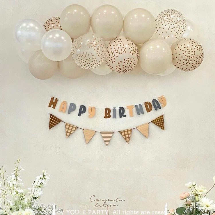 Wooden Triangle Pattern Banner Decoration